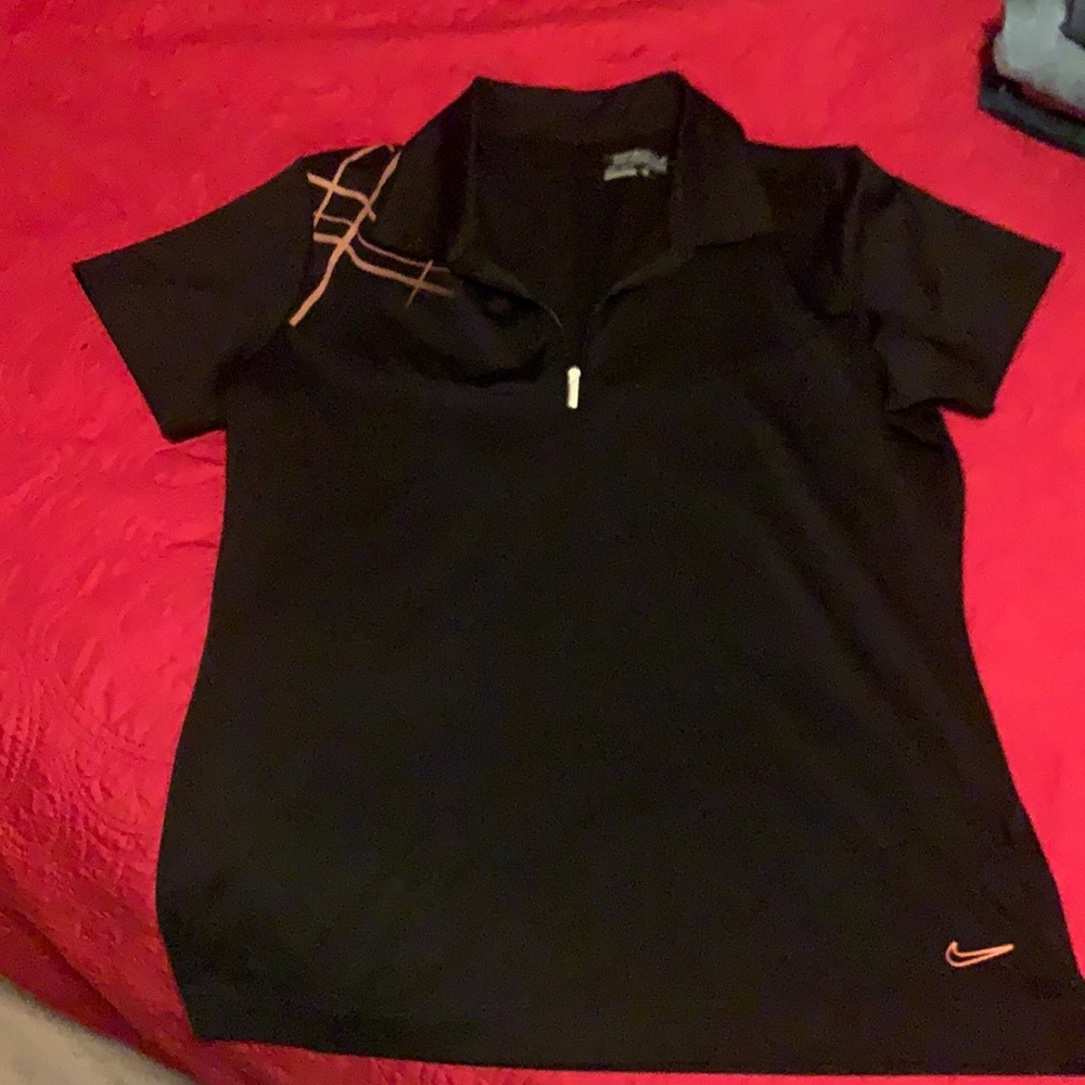 Nike dri fit women’s golf shirt 👚